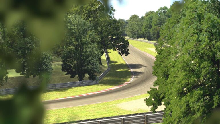 Brands Hatch Circuit: Configurations & Characteristics Explained