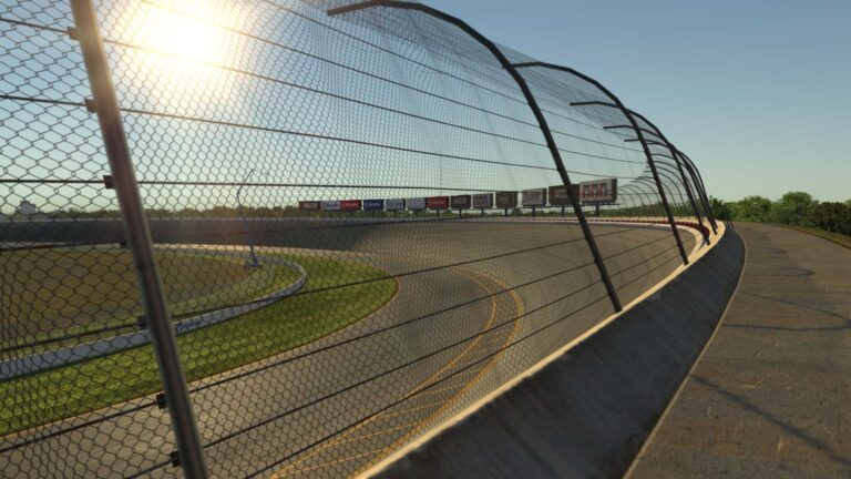 iRacing Superspeedway: Configurations & Characteristics Explained
